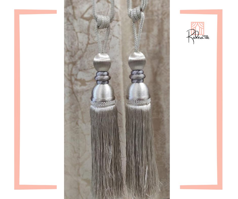 1 paire d'embrasses pompons Argent V1